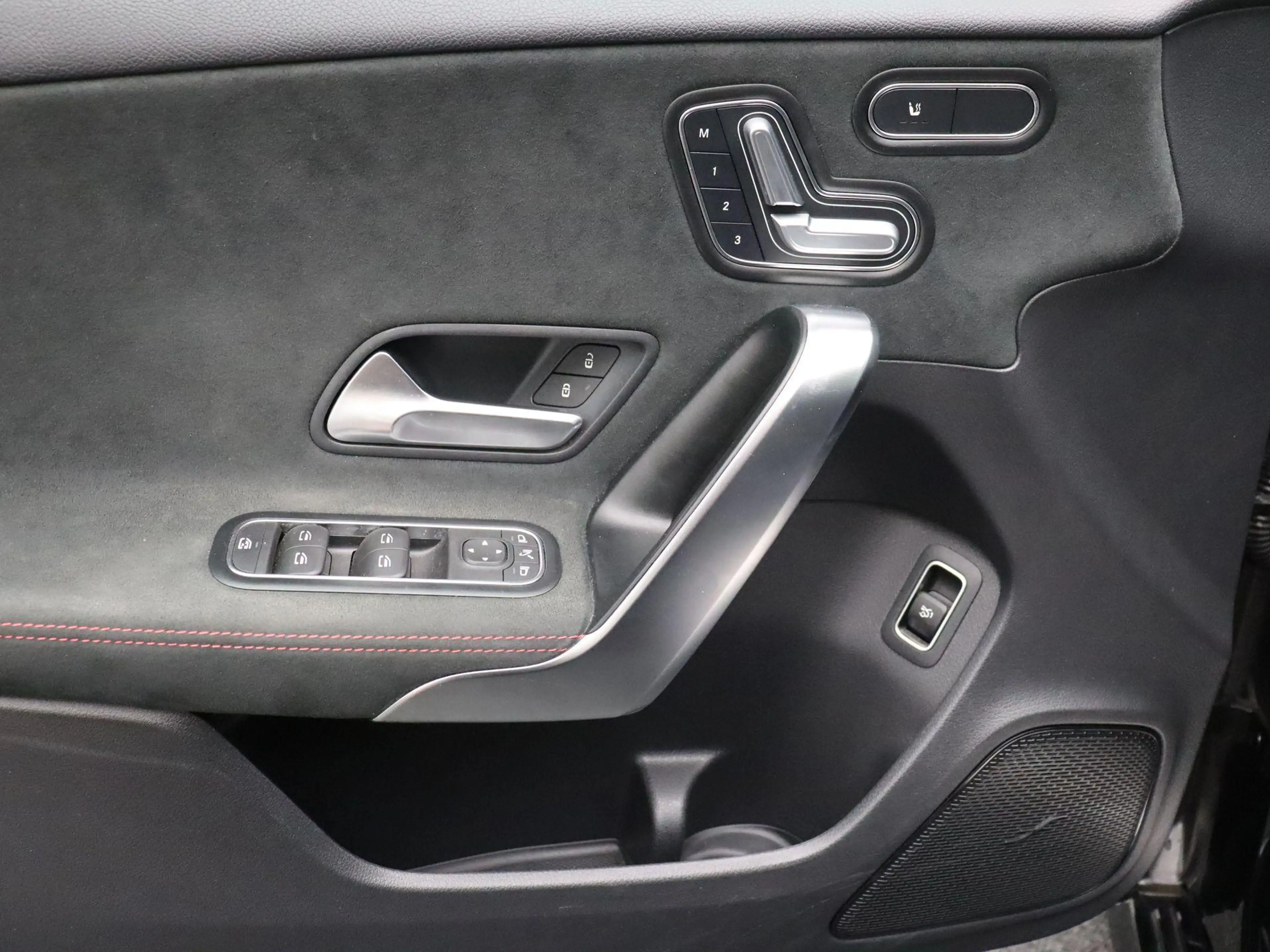 Mercedes-Benz A 180 Sedan AMG Line METEEN LEVERBAAR | PANODAK | MULTIB — photo 8