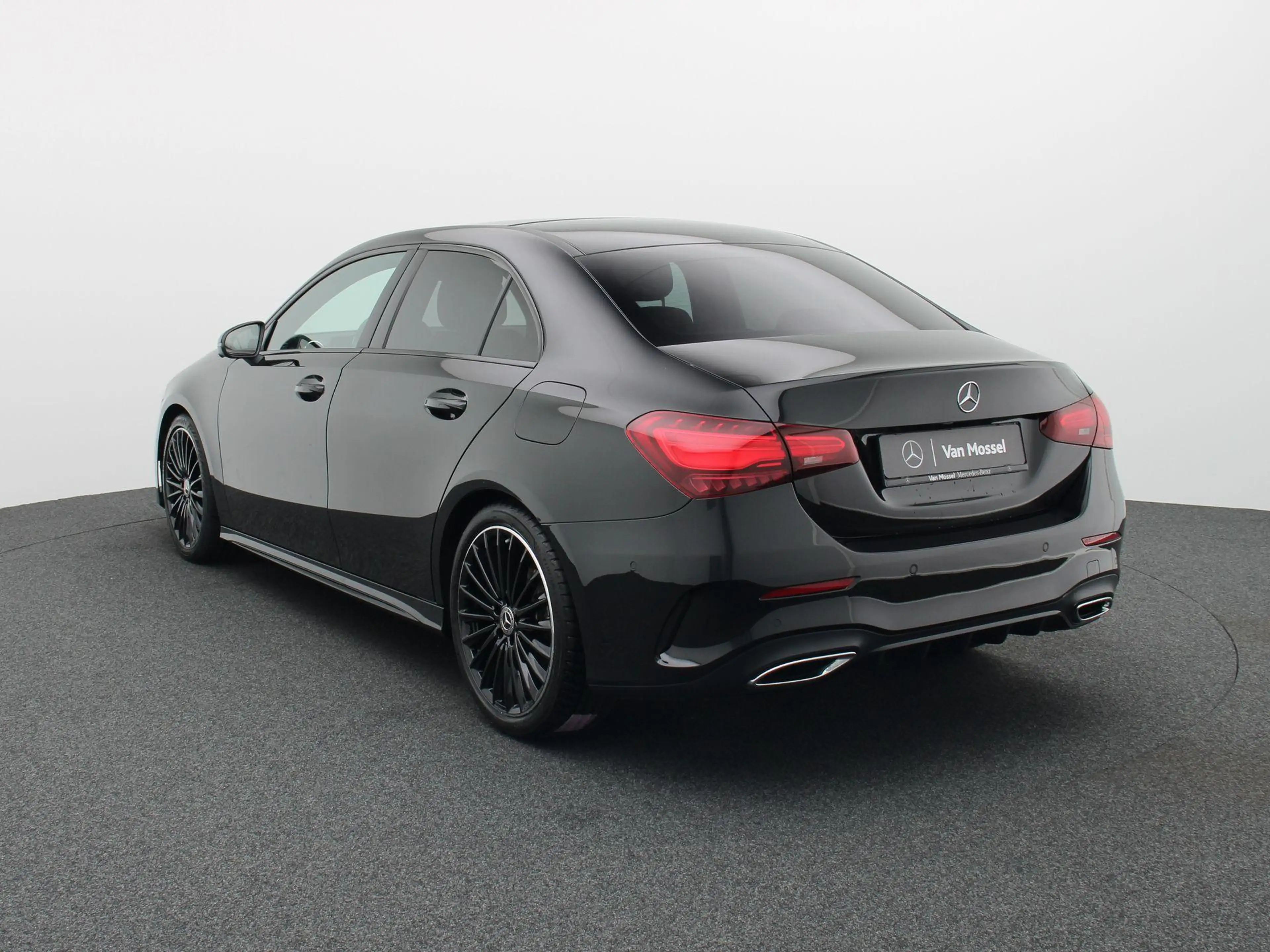 Mercedes-Benz A 180 Sedan AMG Line METEEN LEVERBAAR | PANODAK | MULTIB — photo 2