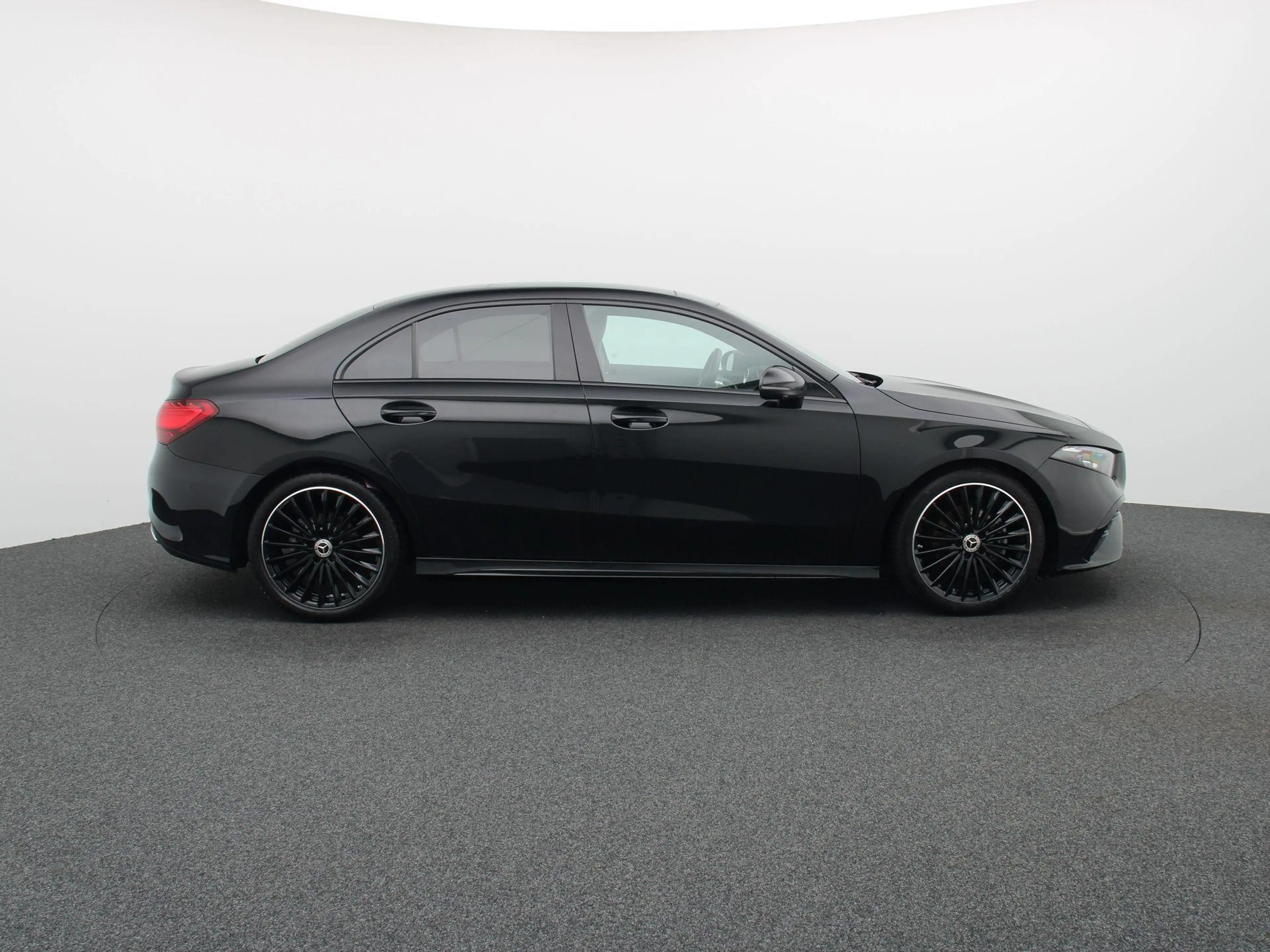 Mercedes-Benz A 180 Sedan AMG Line METEEN LEVERBAAR | PANODAK | MULTIB — photo 6