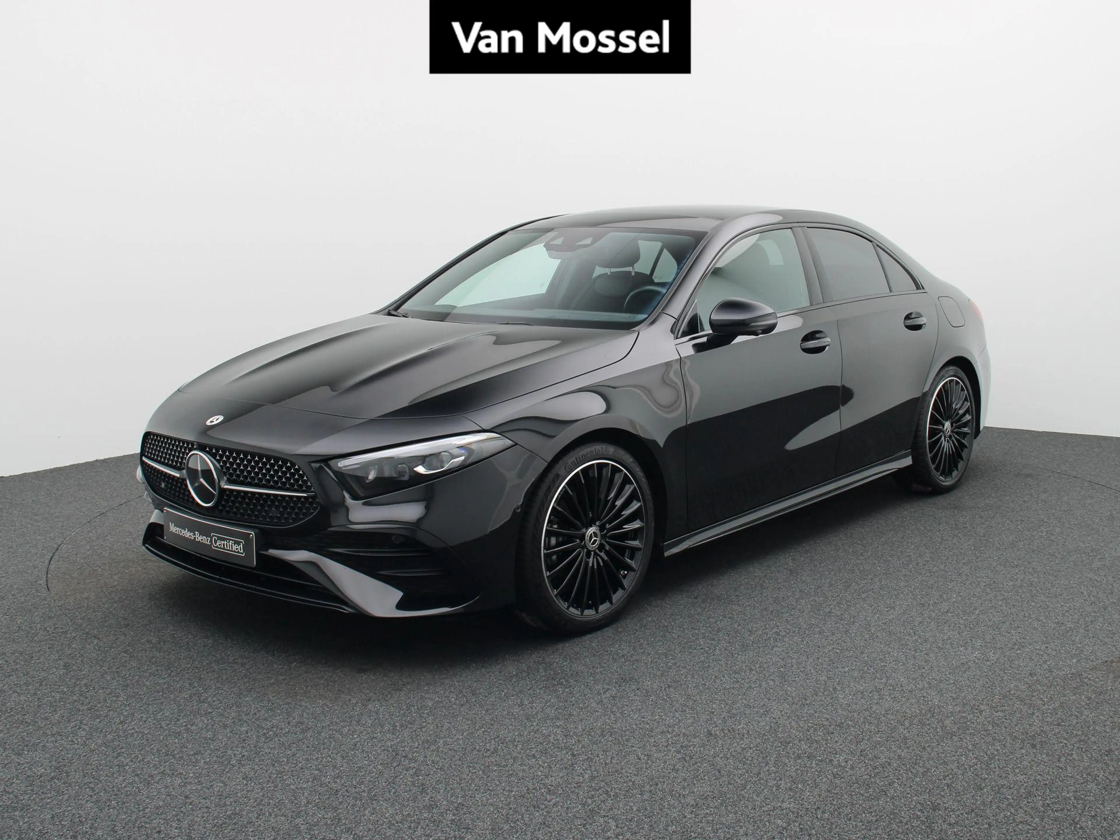 Mercedes-Benz A 180 Sedan AMG Line METEEN LEVERBAAR | PANODAK | MULTIB