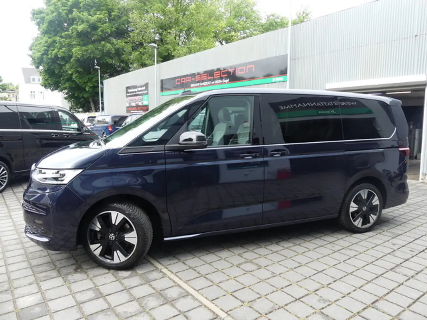 Volkswagen T7 Multivan 2.0 TSI Lang LÜ PAN/LED/ACC/E-TÜREN/KAM Blau - 2