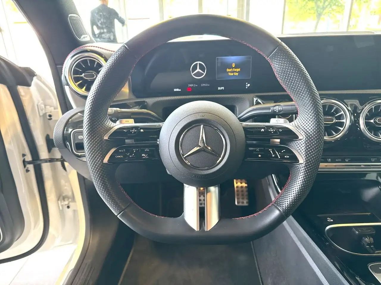 Mercedes-Benz CLA снимка Mercedes-Benz CLA