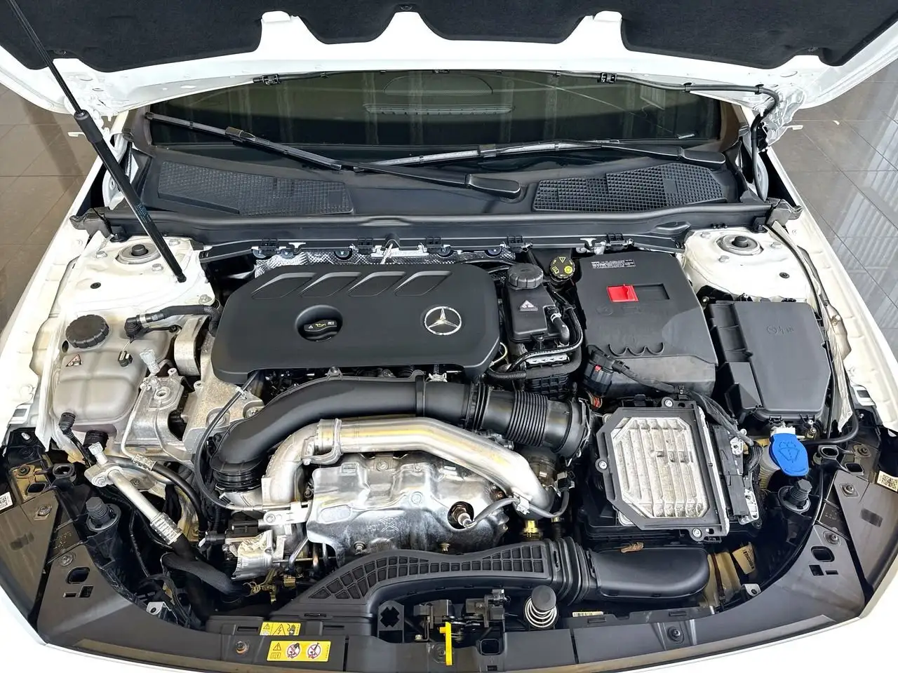 Mercedes-Benz CLA снимка Mercedes-Benz CLA