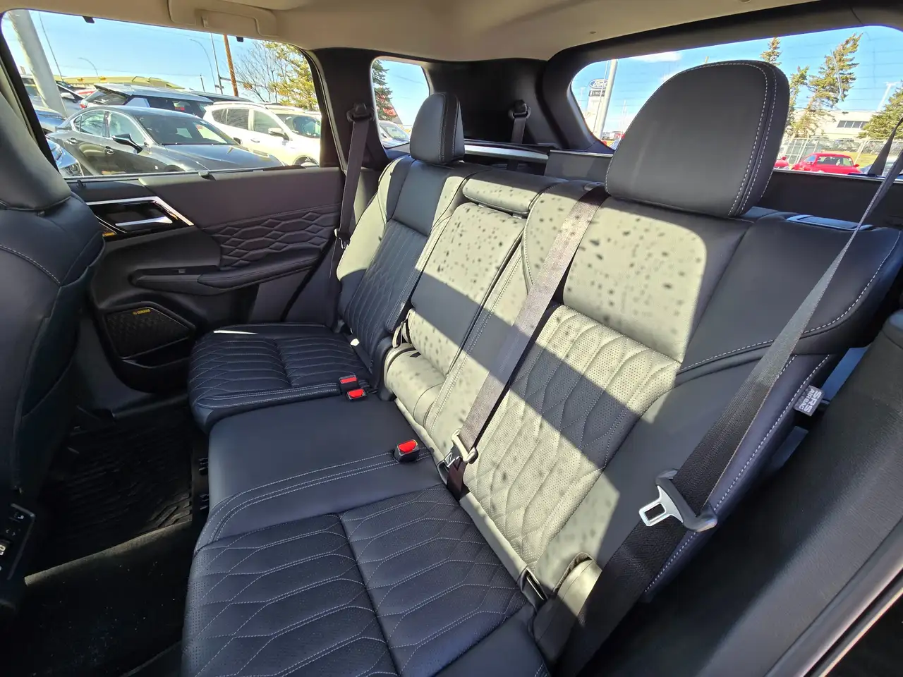 Mitsubishi Outlander снимка Mitsubishi Outlander