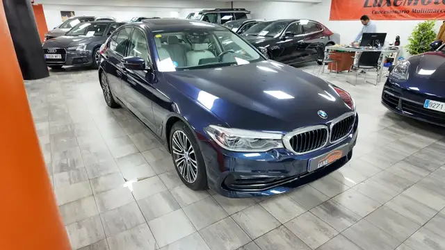BMW 5 Series view 8