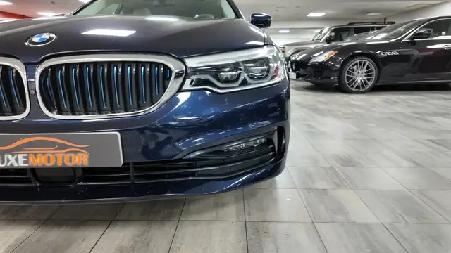 BMW 5 Series view 9