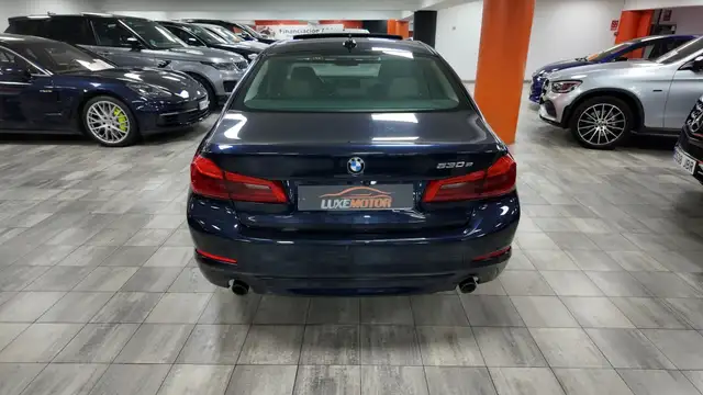 BMW 5 Series view 5