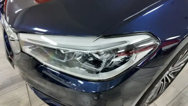 BMW 5 Series view 10