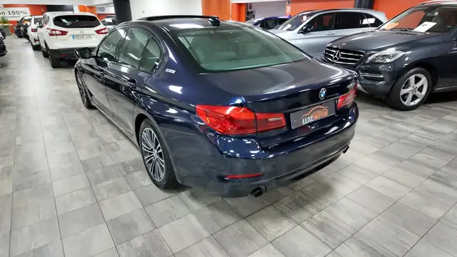 BMW 5 Series view 4