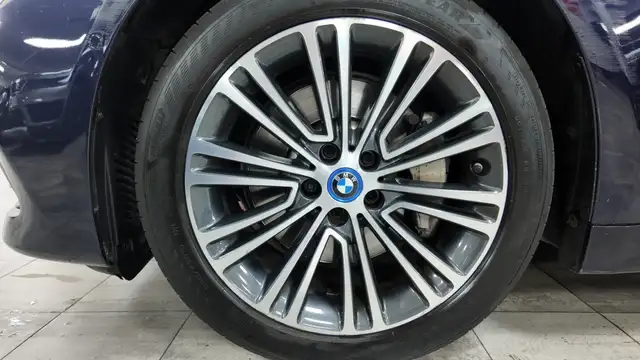BMW 5 Series view 12