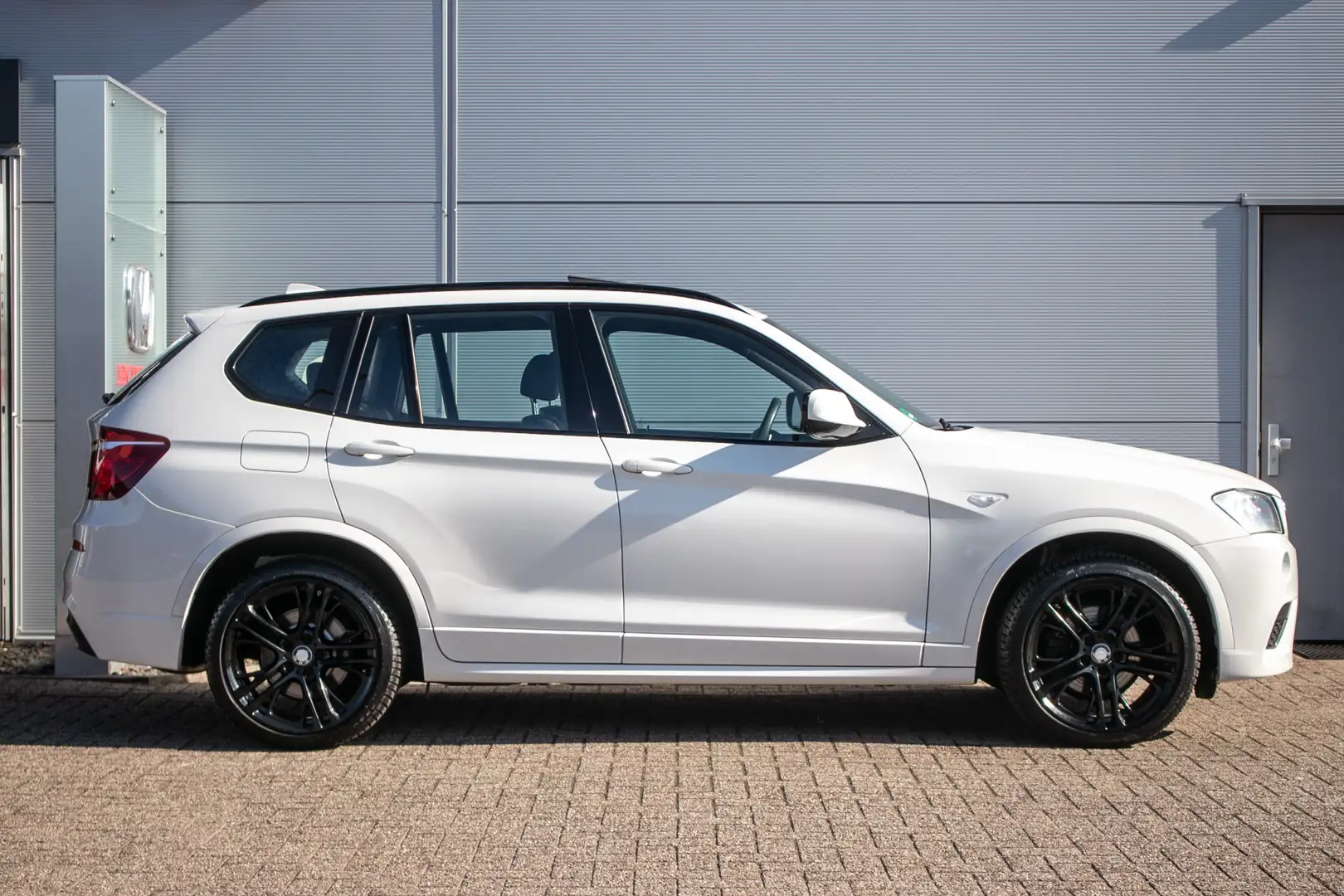 BMW X3 xDrive28i High Executive M-sport Schuif/kanteldak Wit - 2