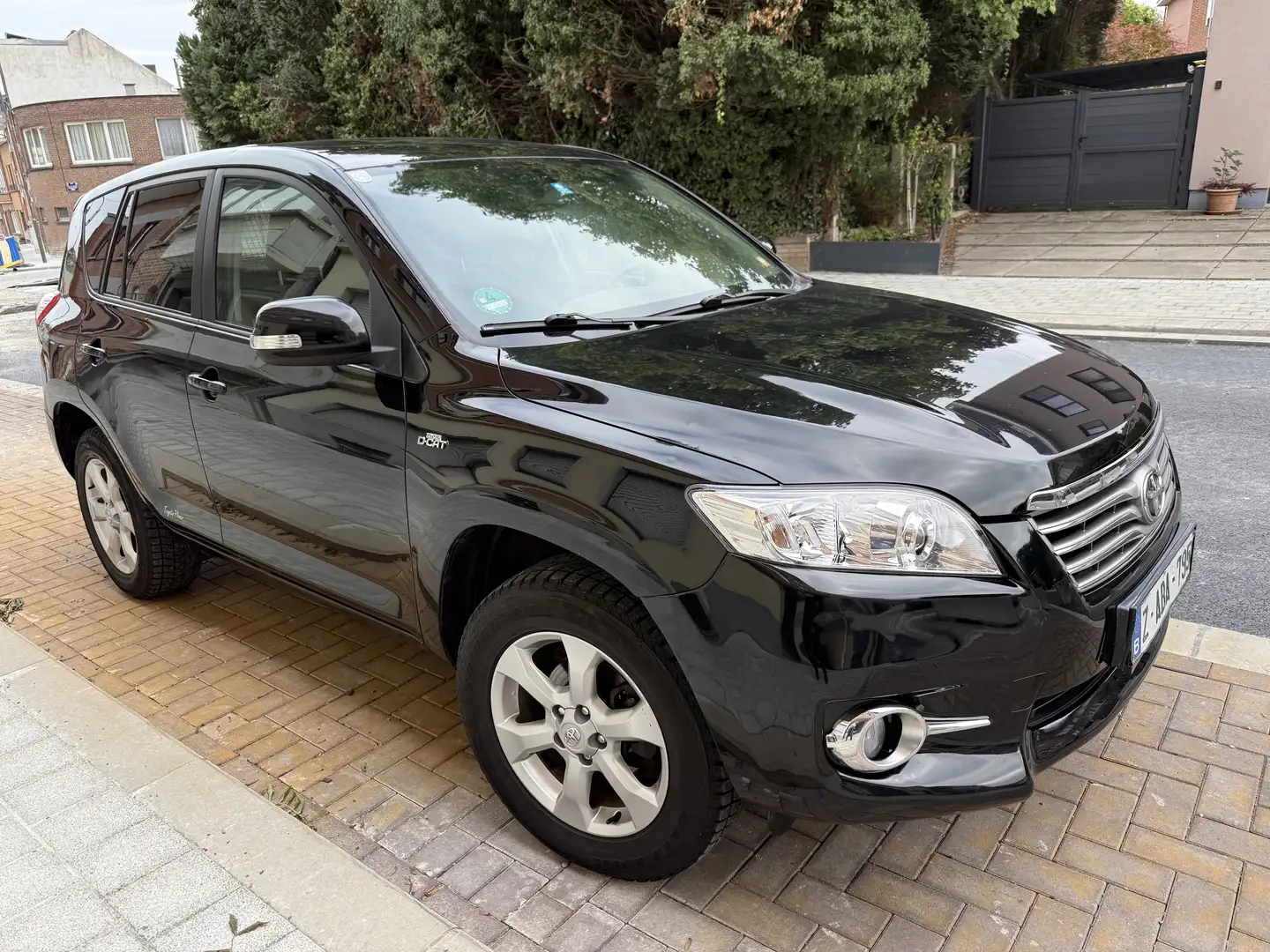 Toyota RAV 4 2.2 D-4D D-CAT 4x4 Premium DPF ** Automatique ** Noir - 1