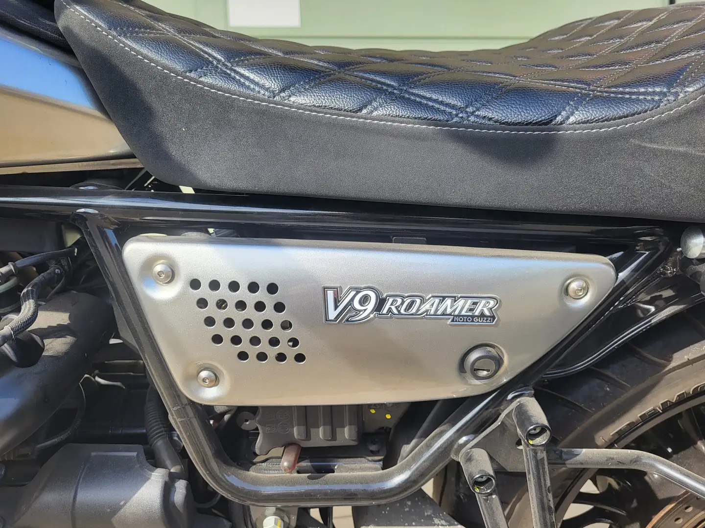 Moto Guzzi V 9 Roamer 2021 Grigio - 2