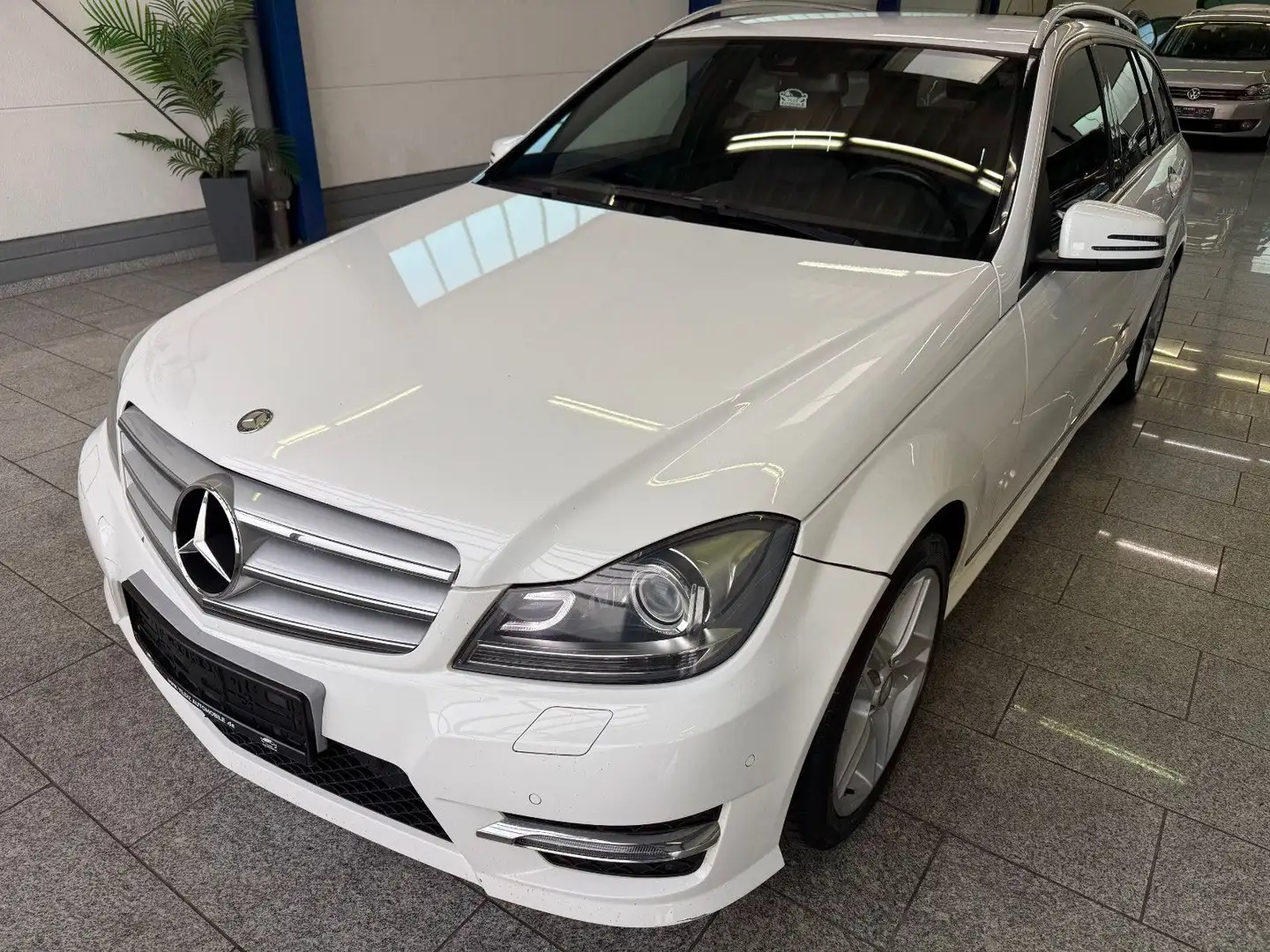 Mercedes-Benz C 180 AMG-SPORT*AUTOM*NAV*H&K*BI-XN*TMP*SHZ*PTS Blanc - 2