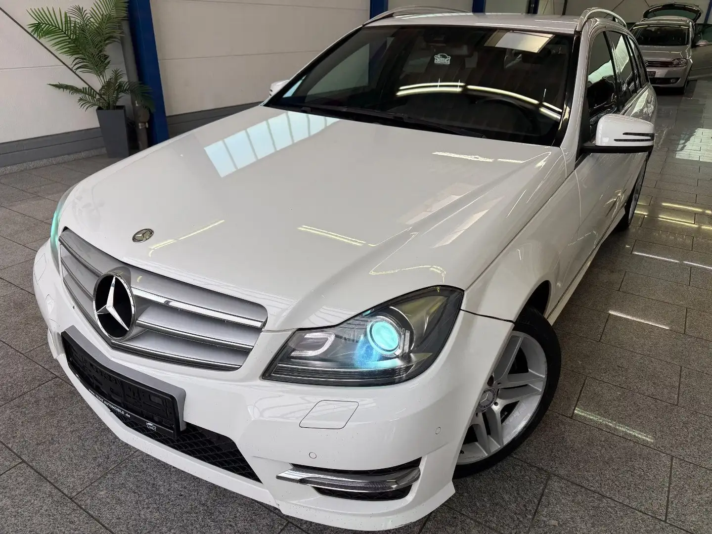 Mercedes-Benz C 180 AMG-SPORT*AUTOM*NAV*H&K*BI-XN*TMP*SHZ*PTS Blanc - 1