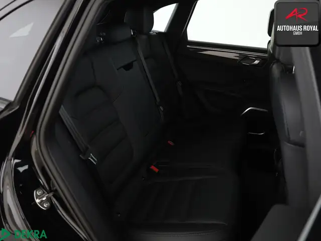 Porsche Macan view 13