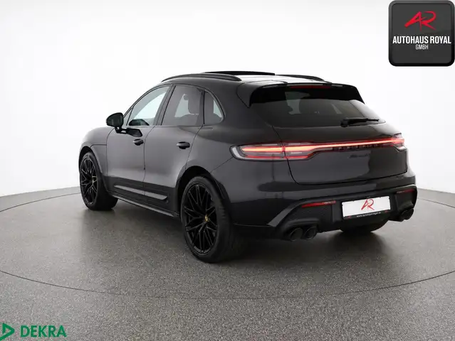 Porsche Macan view 3