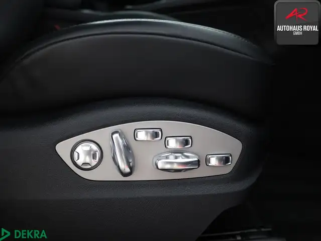 Porsche Macan view 12