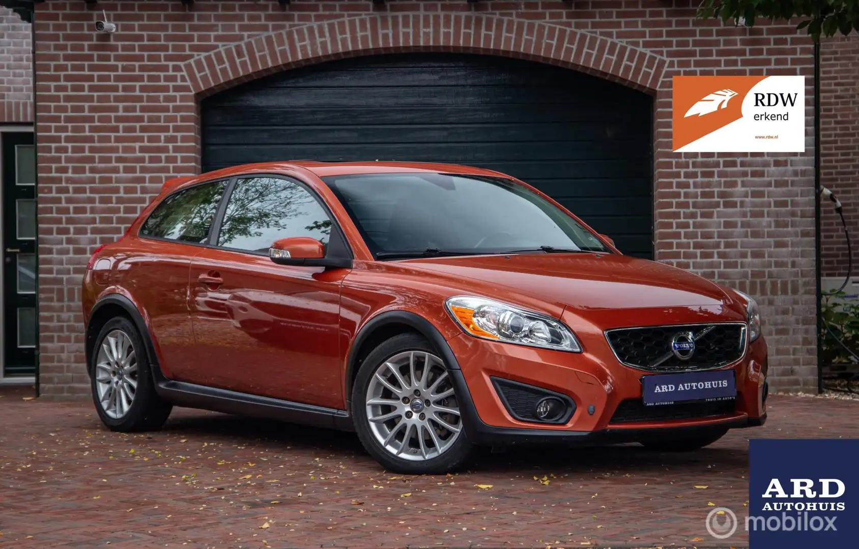 Volvo C30 T5 Momentum|Pano|Blueth.|AUX|Hout|Gehele historie! Rood - 1