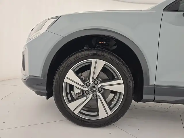 Audi Q2 view 8