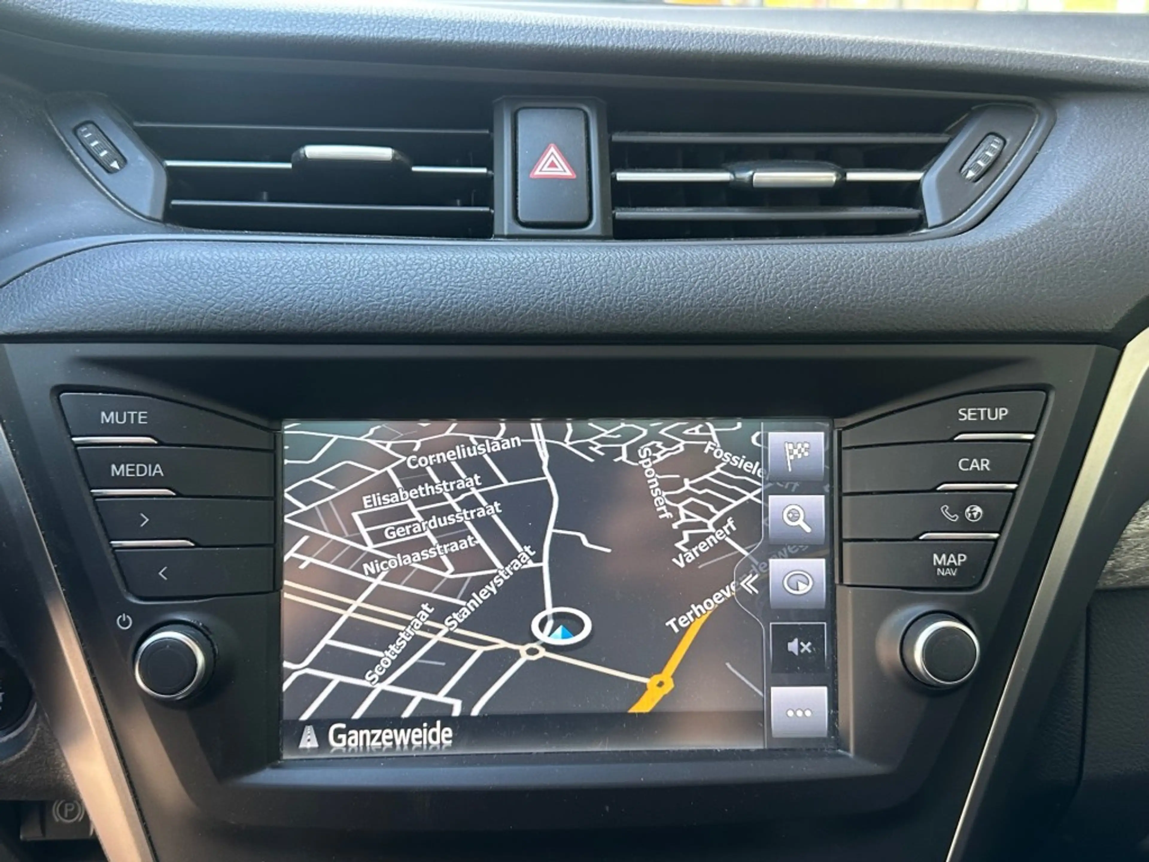 Toyota Avensis 1.8 VVT-I Premium Navi Leder Panorama AUTOMAAT DEF — photo 19