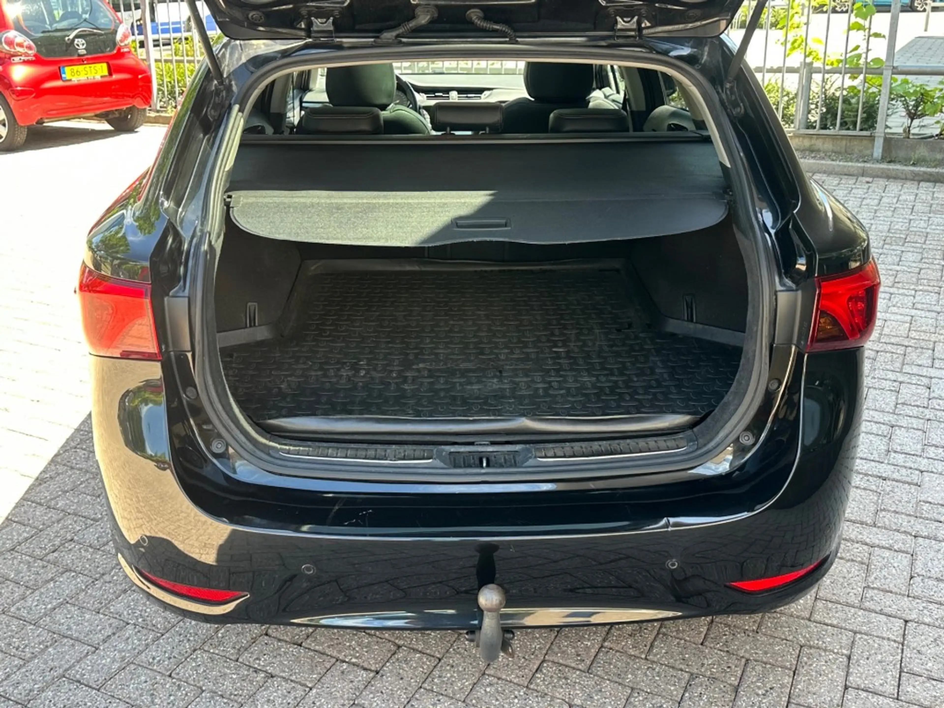 Toyota Avensis 1.8 VVT-I Premium Navi Leder Panorama AUTOMAAT DEF — photo 8