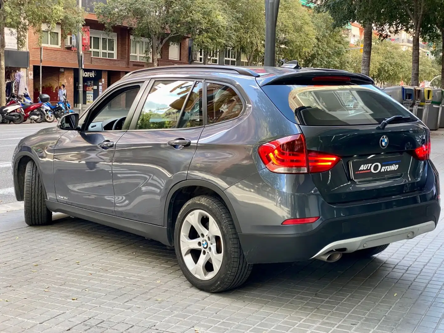 BMW X1 xDrive 18d Gris - 2