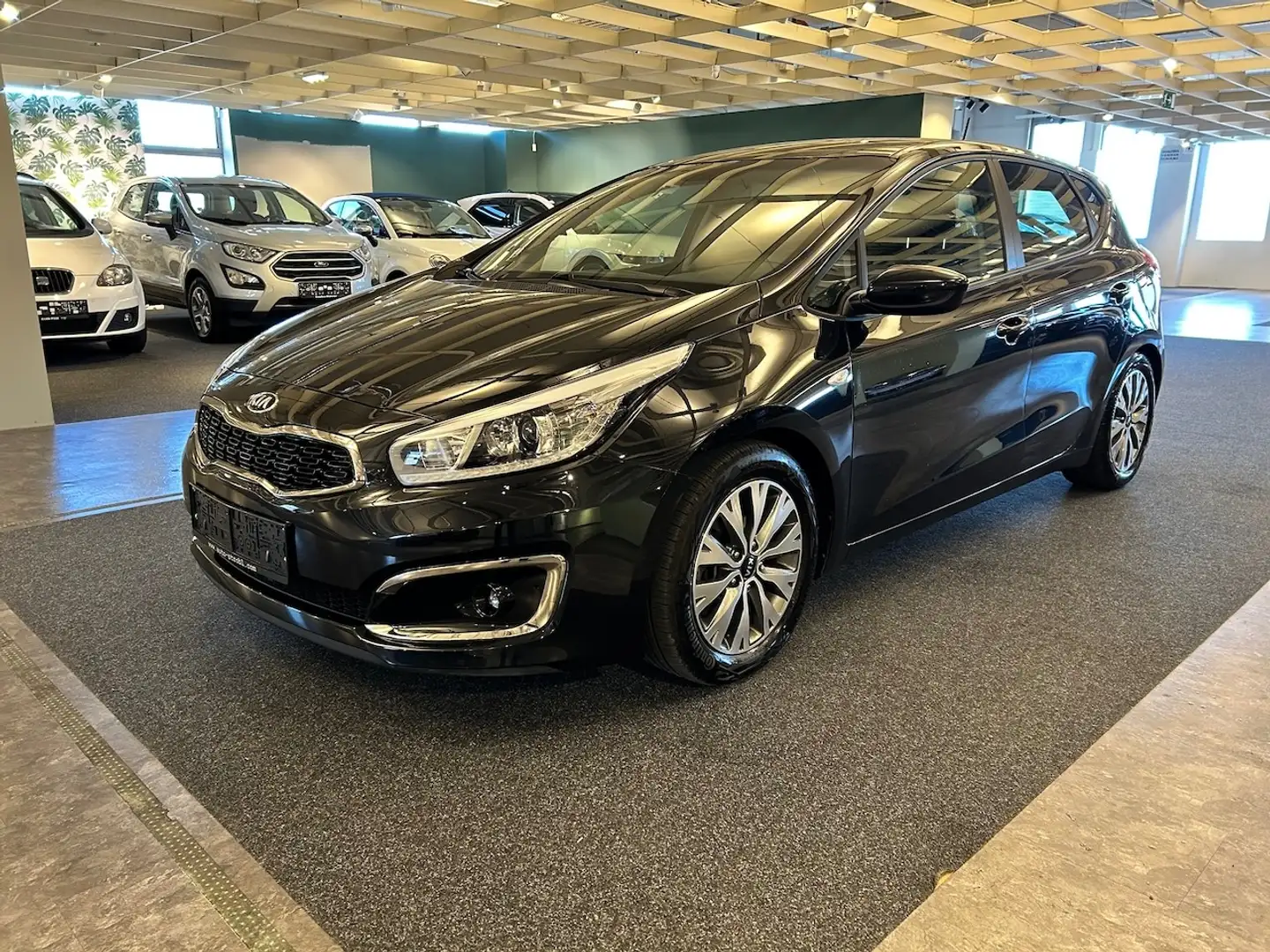 Kia Ceed / cee'd 1,0 TGDI ISG Silber *Service neu* Schwarz - 1