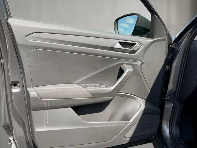 Volkswagen T-Roc view 14