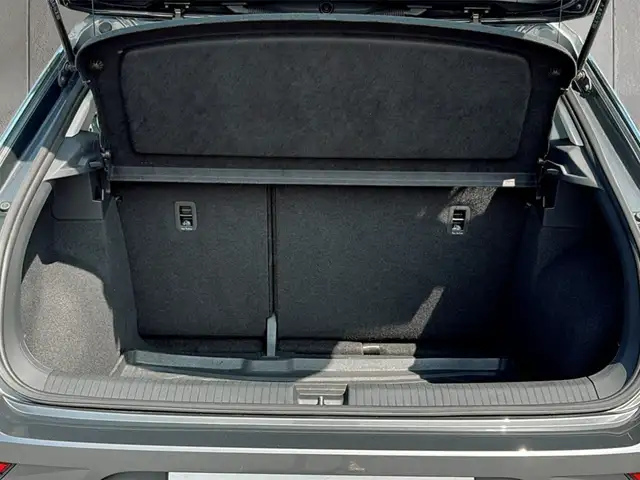 Volkswagen T-Roc view 13