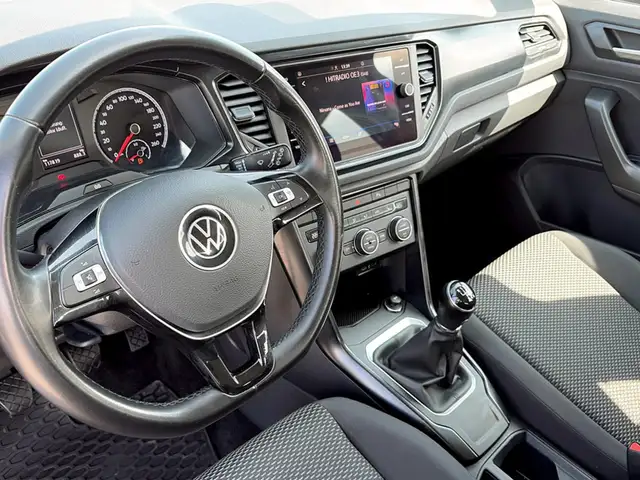 Volkswagen T-Roc view 7