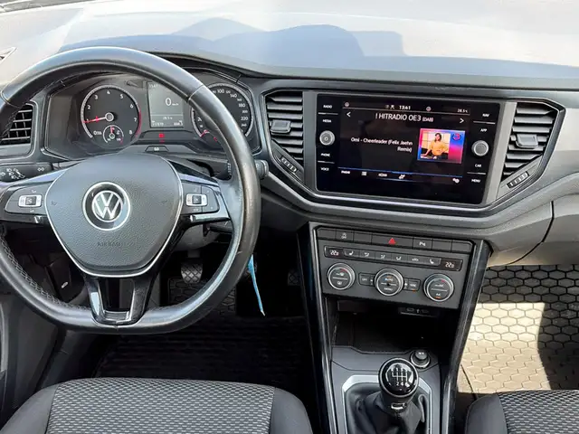 Volkswagen T-Roc view 12