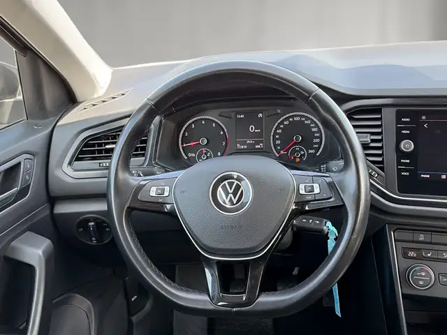 Volkswagen T-Roc view 9