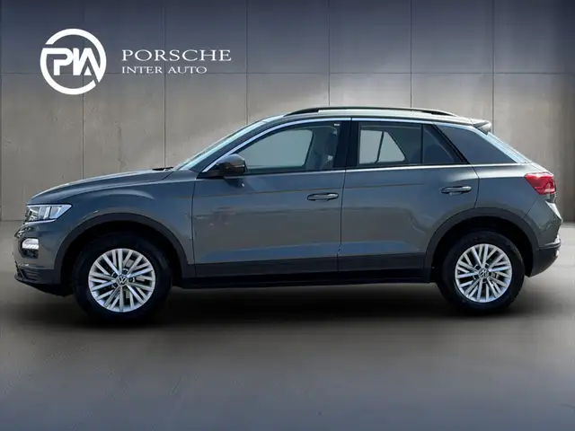 Volkswagen T-Roc view 3