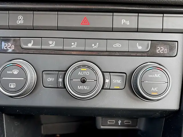 Volkswagen T-Roc view 17