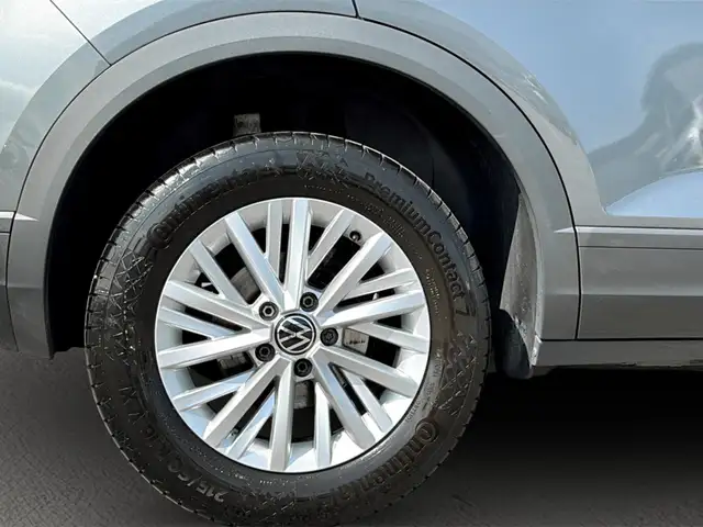 Volkswagen T-Roc view 6