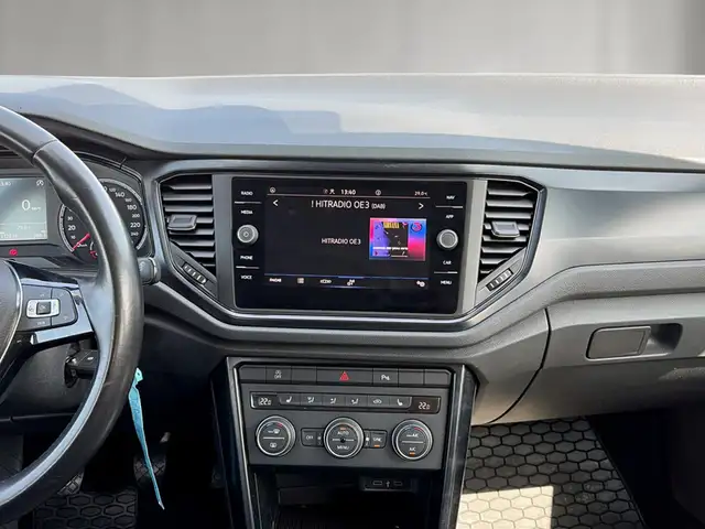 Volkswagen T-Roc view 10