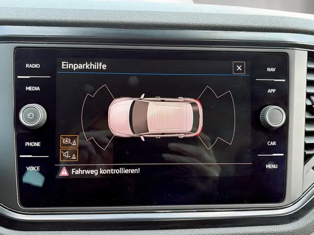 Volkswagen T-Roc view 18