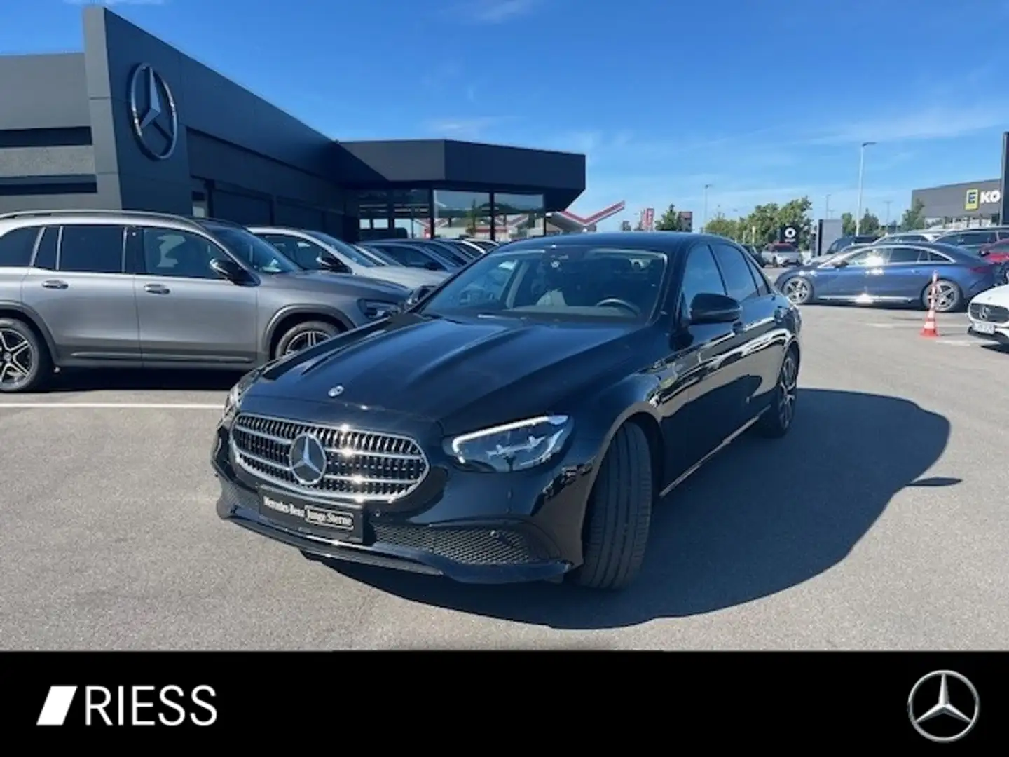 Mercedes-Benz E 200 Limousine KAM LED Schiebe Ambi Navi Schwarz - 1