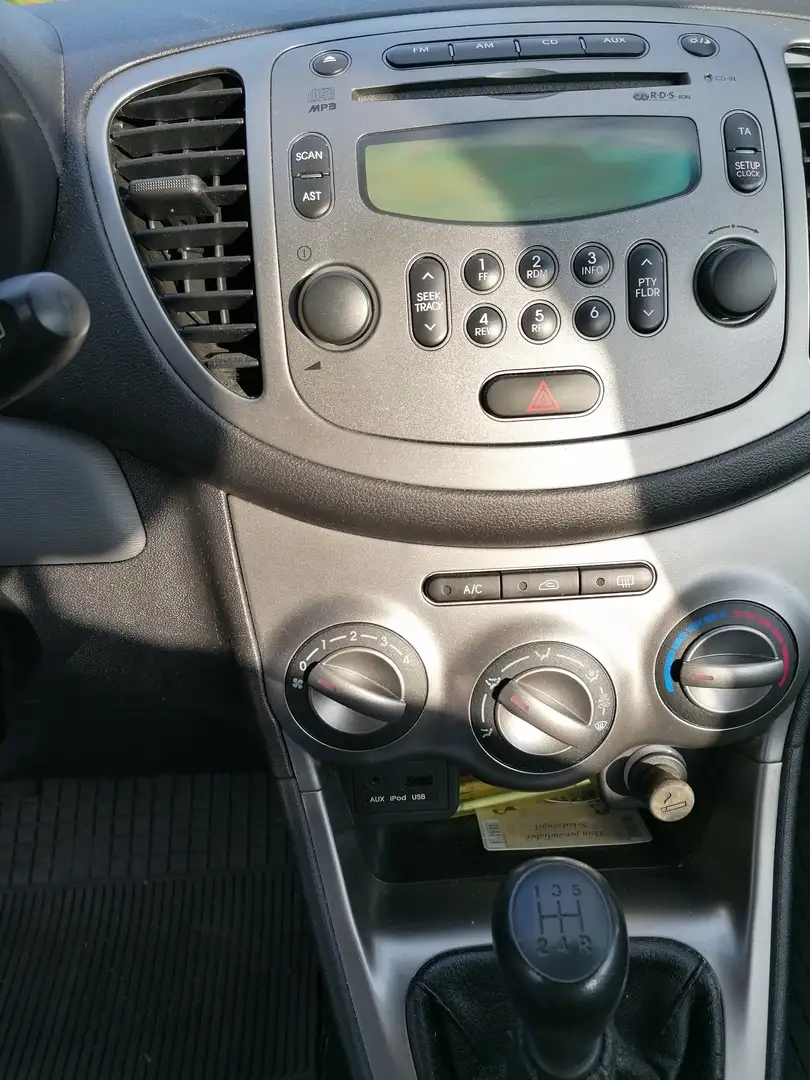 Hyundai i10 i10 1,1 Click Click Silber - 1