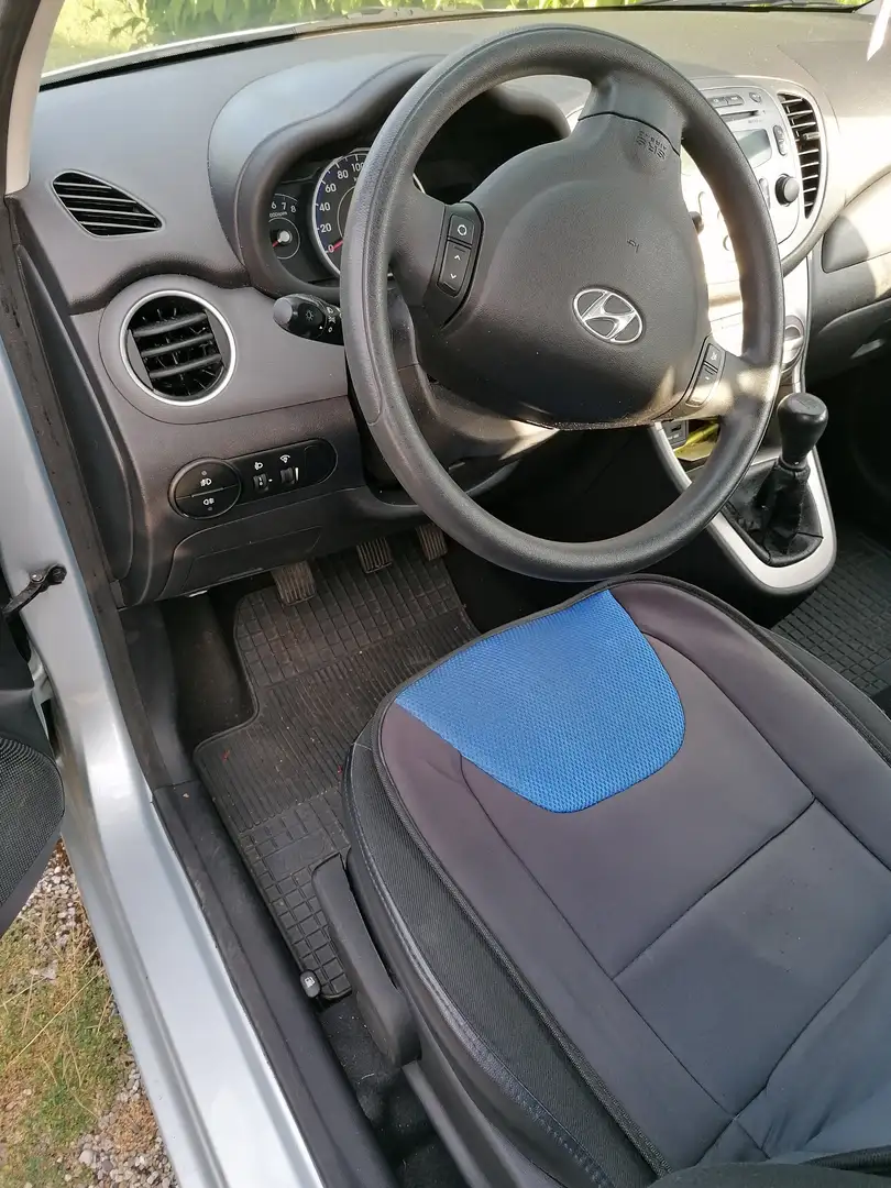 Hyundai i10 i10 1,1 Click Click Silber - 2