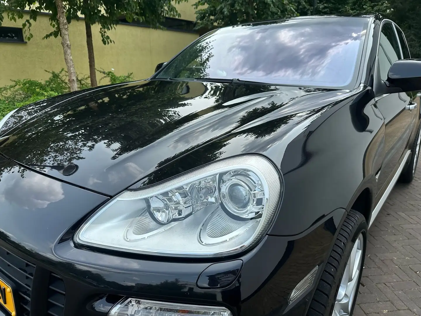 Porsche Cayenne 4.8 turbo Zwart - 1