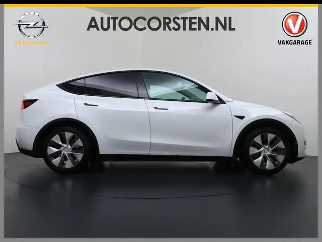 Tesla Model Y view 4
