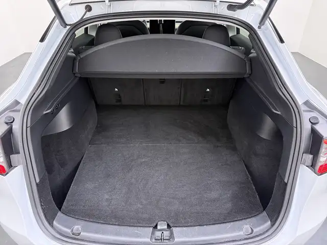 Tesla Model Y view 26