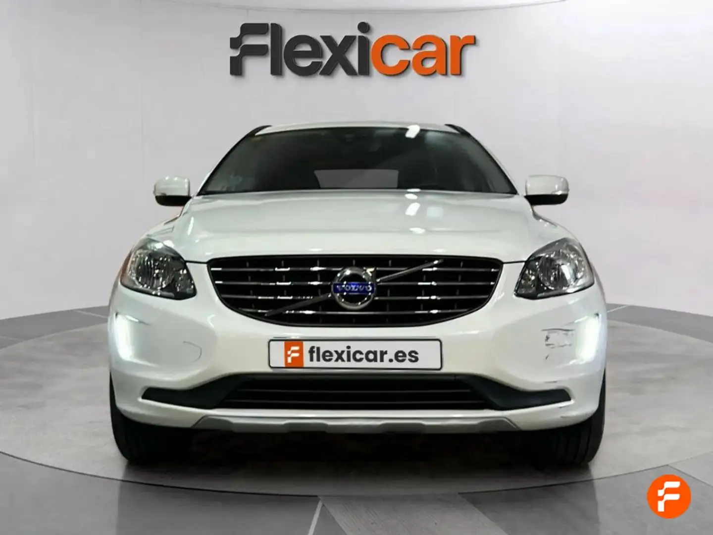 Volvo XC60 D4 Momentum Aut. Blanco - 2