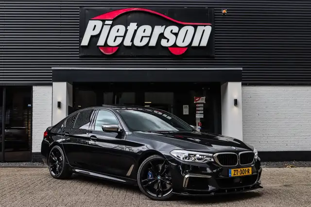 BMW M550 5-serie M550i xDrive DEALER OH PANO B&W MASSAGE 36
