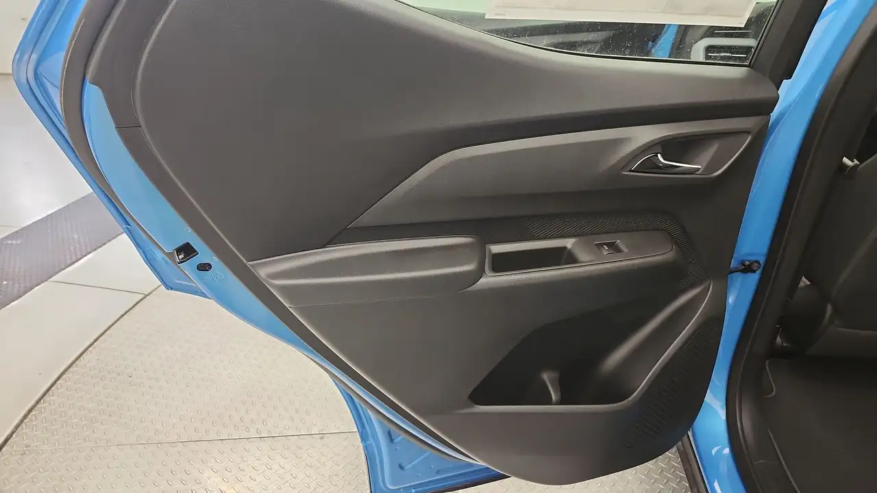 Chevrolet Bolt photo Chevrolet Bolt