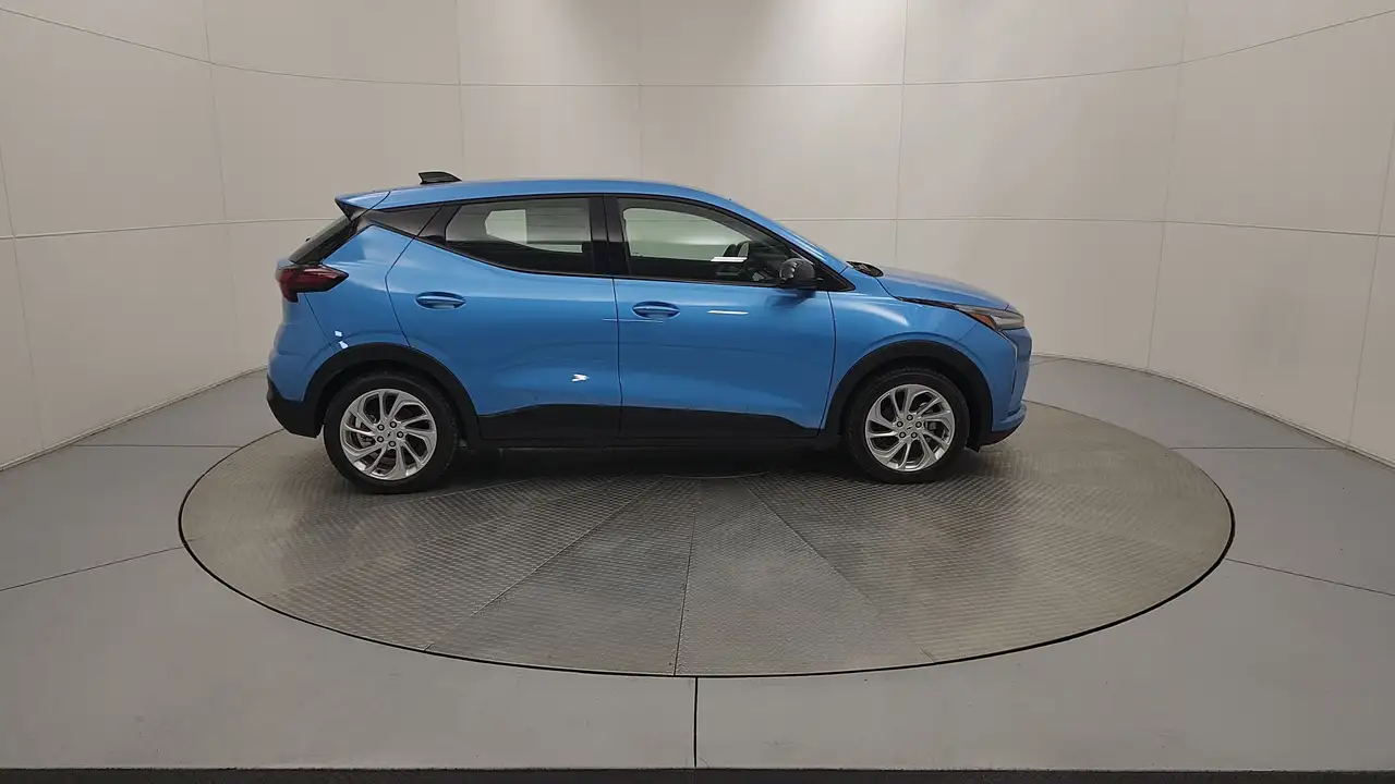 Chevrolet Bolt photo Chevrolet Bolt