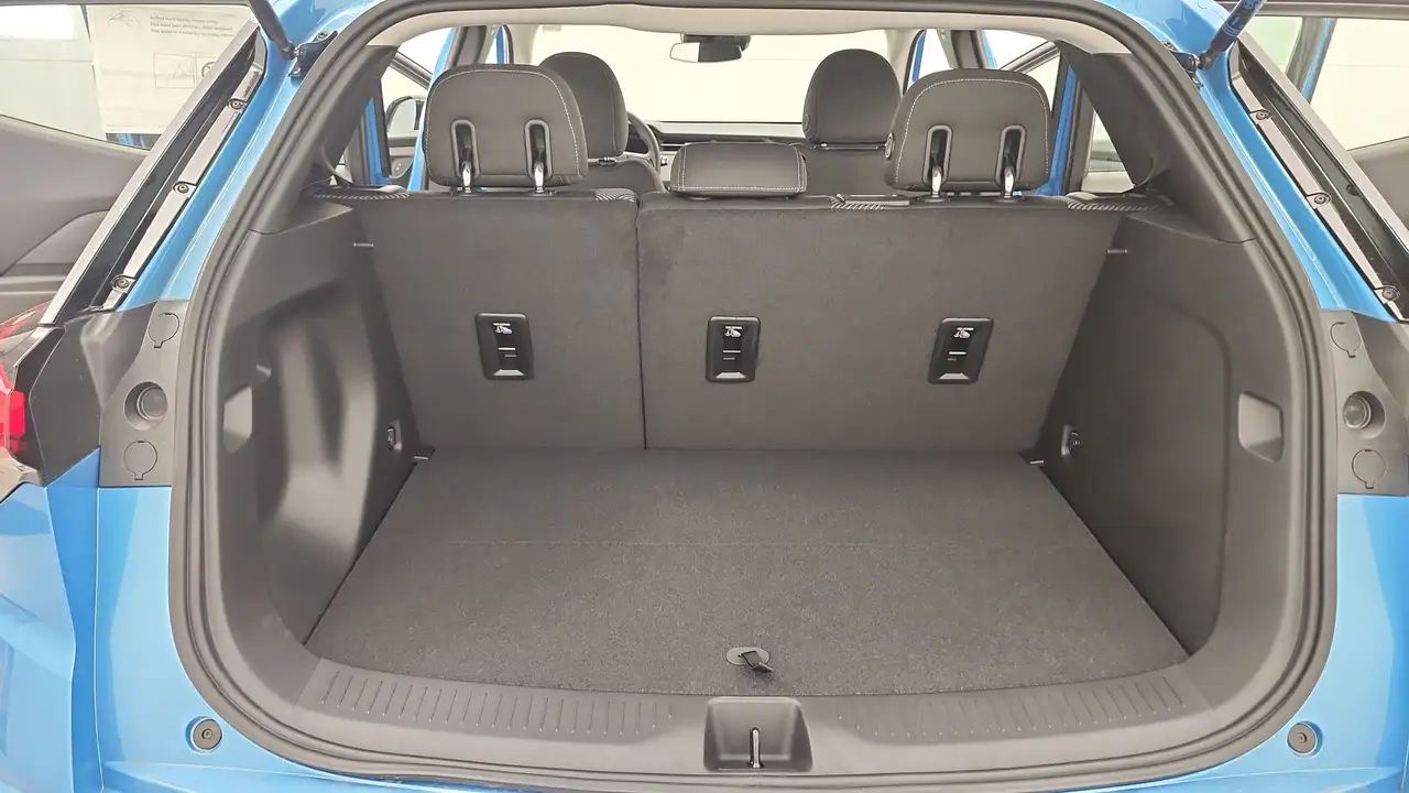Chevrolet Bolt photo Chevrolet Bolt