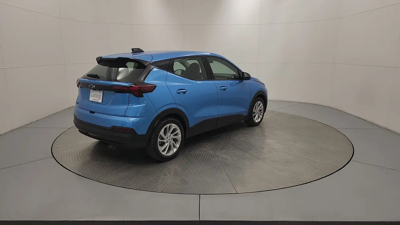 Chevrolet Bolt photo Chevrolet Bolt